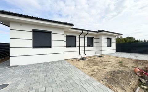 Duplex pe parter, 91 mp utili - la cheie - Mosnita Noua