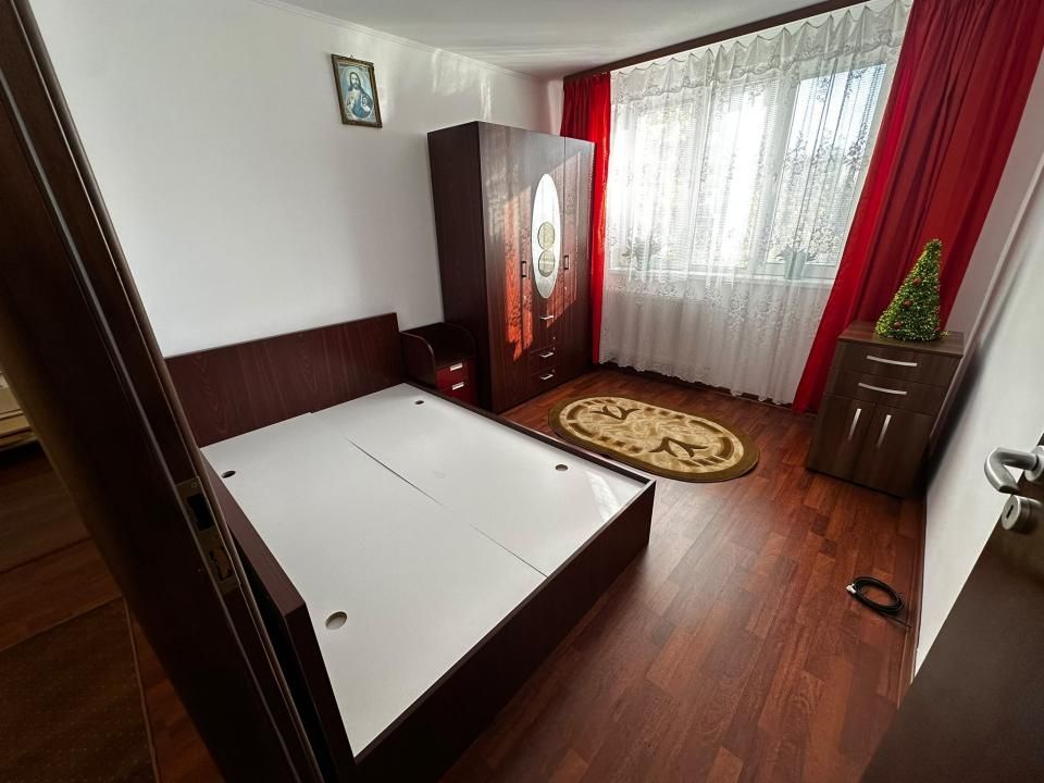| 2 Camere | Et.3/4 | Zona Ozana | Metrou 1 Decembrie 1918 | Recent Renovat – fotografia 1 din 6
