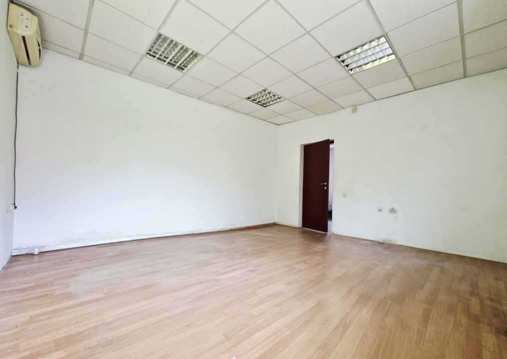 Casa pentru birouri, curte generoasa si 10 parcari zona Paris – fotografia 2 din 22