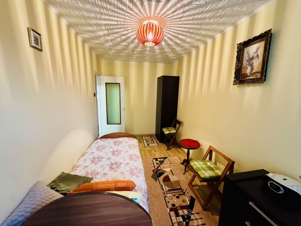 Apartament 2 camere, Decomandat, L.C.Babes, zona Calea Bucuresti – fotografia 2 din 9