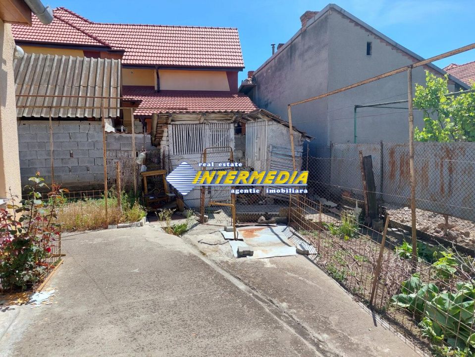 Casa de vanzare in Centru pozitie buna, asfalt, Ideal afacere! – fotografia 5 din 9