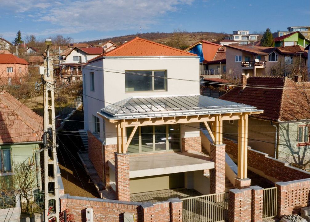 Vilă premium, 238 mp utili, teren 596 mp și garaj | Dâmbul Rotund – fotografia 3 din 8