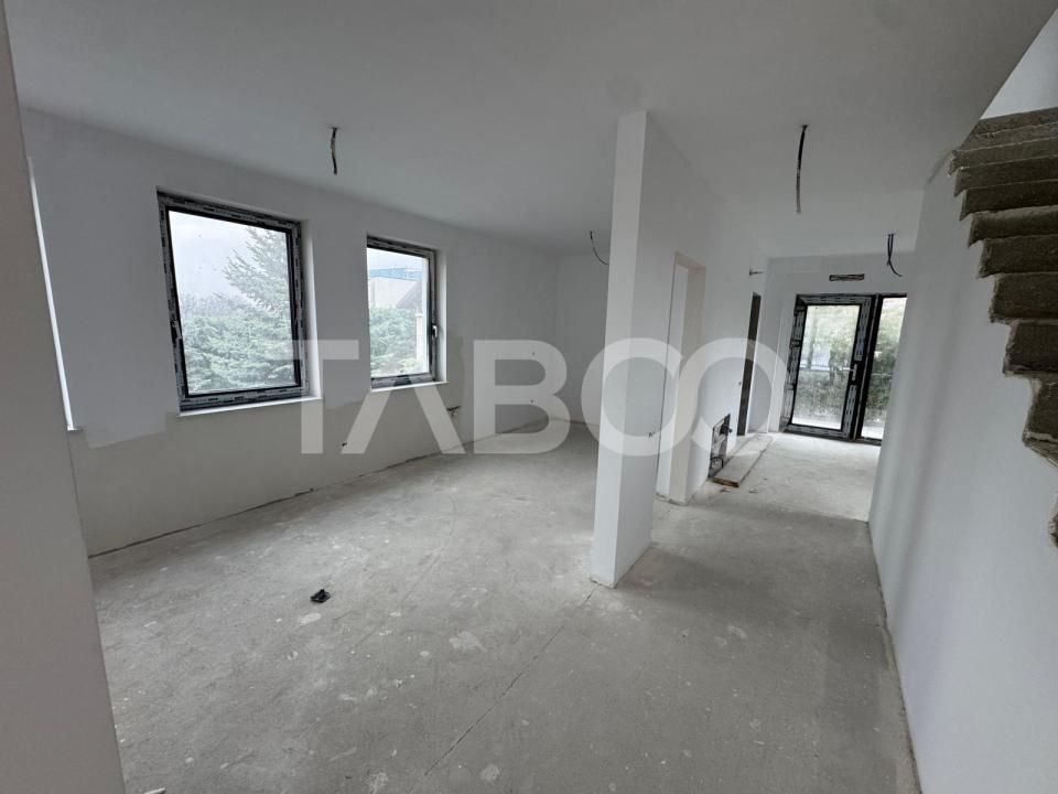 Casa individuala finisata de vanzare garaj Faget – fotografia 2 din 12