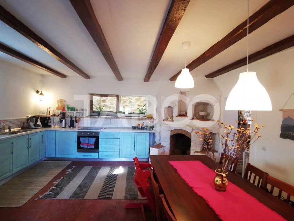 Casa de vanzare pretabila pensiune priveliste superba Fantanele Sibiu – fotografia 7 din 24