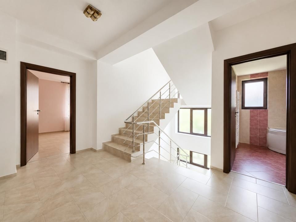 Vilă 6 camere Crevedia | 243 mp utili | Spațiu pentru întreaga familie – fotografia 6 din 18