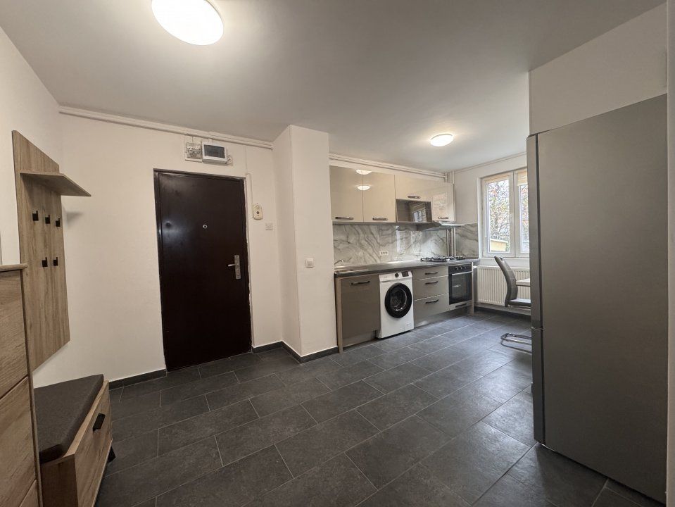 3 Camere | 63 MP | RENOVAT | PARTER ÎNALT | SĂLĂJAN – JEAN STERIADI | 114.000 E – fotografia 9 din 15