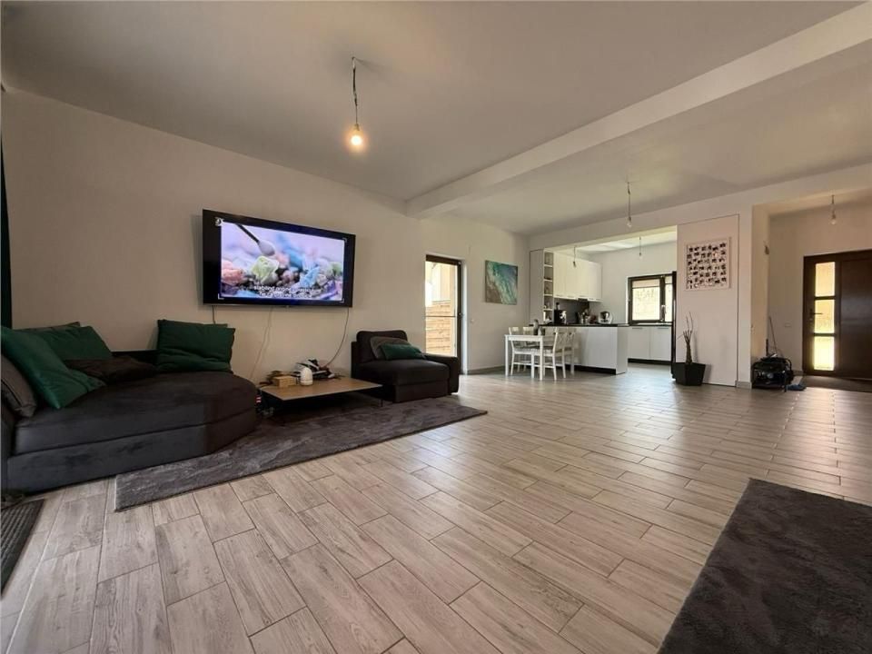 Duplex modern 4 camere, teren 380mp-Dezmir – fotografia 1 din 12