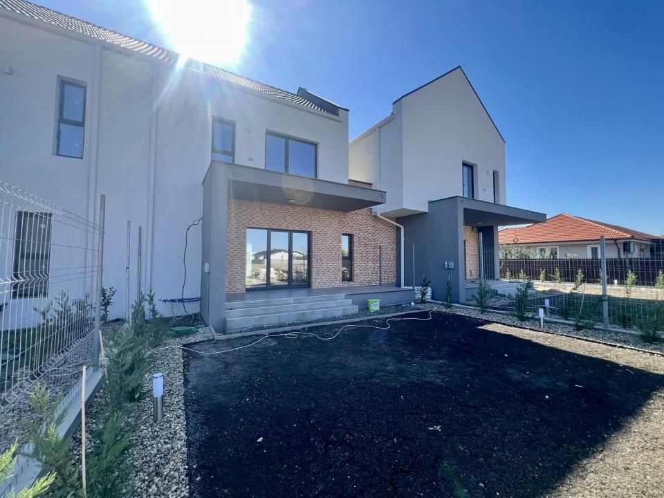 Triplex modern, 3 camere, 80 mp utili, 216 mp teren - Zona Sacalaz – fotografia 1 din 9
