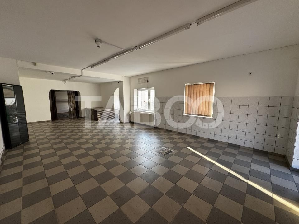 Spatiu comercial cu 2 camere 70 mpu vedere la strada Cristian Sibiu – fotografia 1 din 9
