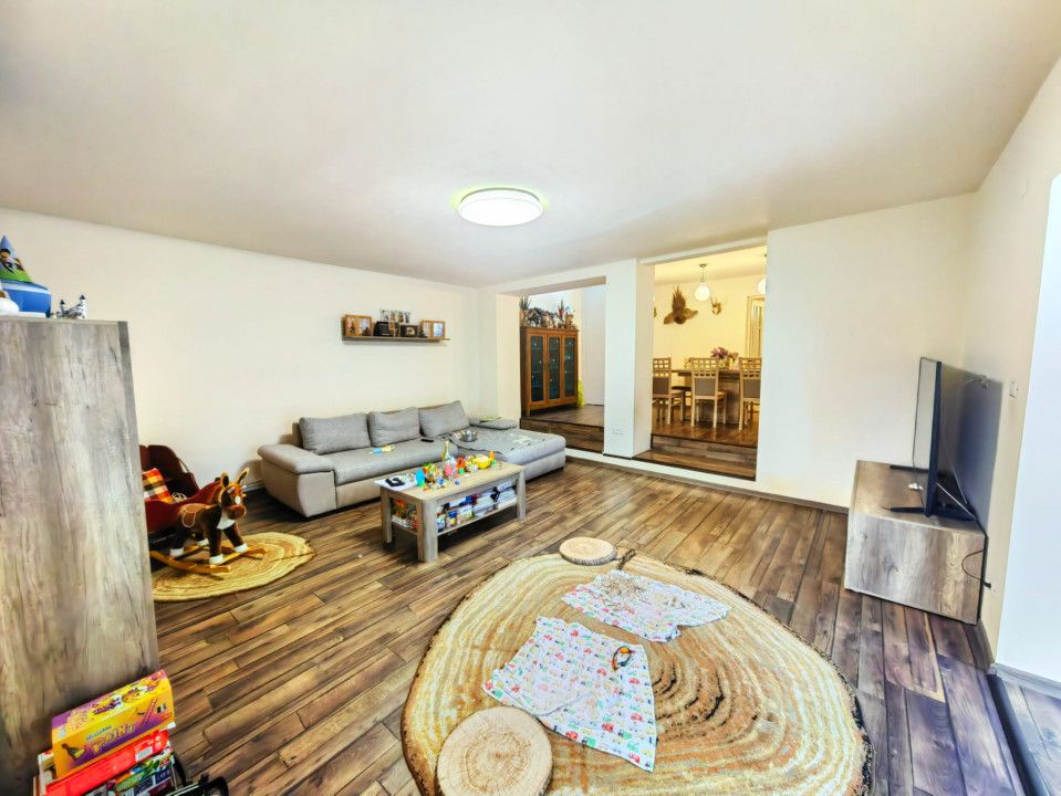 Casa Inedita , 300 mp utili, P+M,  5 bai, 6 dormitoare , 1975 mp teren,  Sacalaz – fotografia 1 din 91