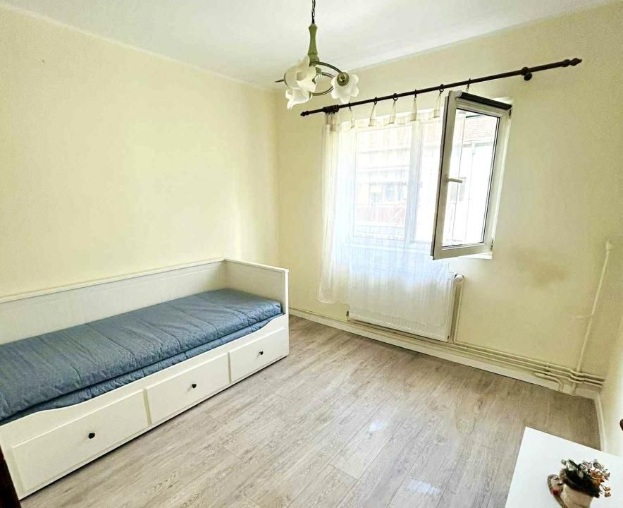 Apartament elegant 3 camere, 64 mp utili, etaj 4 - Zona Complexului – fotografia 1 din 7