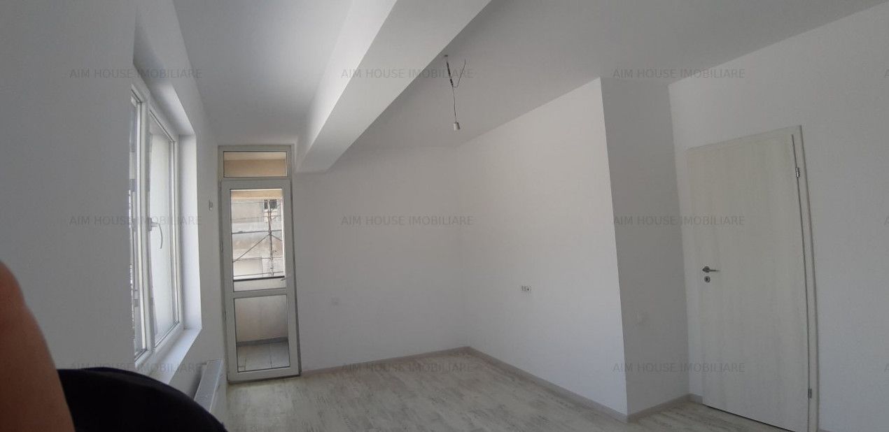  – fotografia 4 din 12