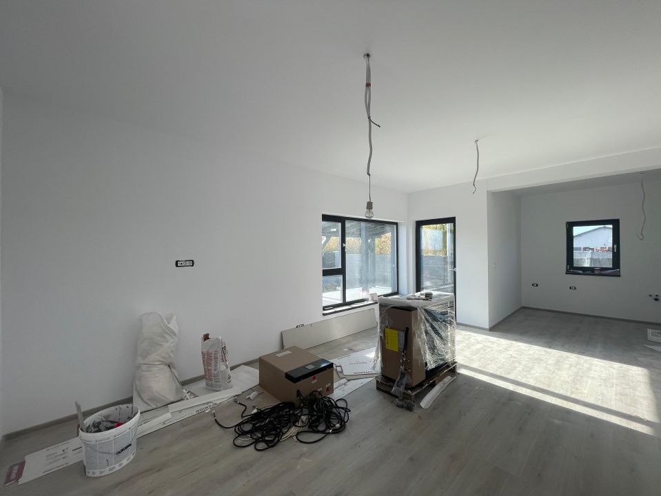 Duplex 3 camere separat prin baie Mosnita Noua – fotografia 3 din 12