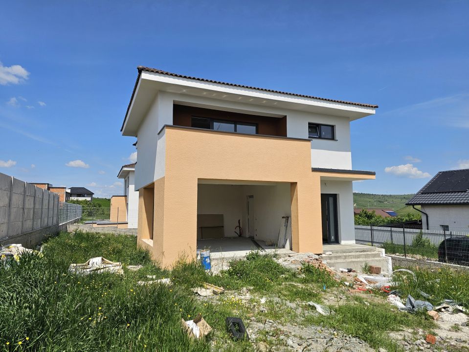Casa individuala cu garaj si terase generoase in Chinteni – fotografia 5 din 21