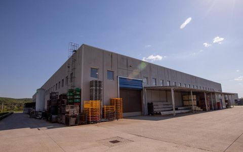 Hală industrială premium de vânzare | 5.100 mp construiți | Teren 25.000 mp
