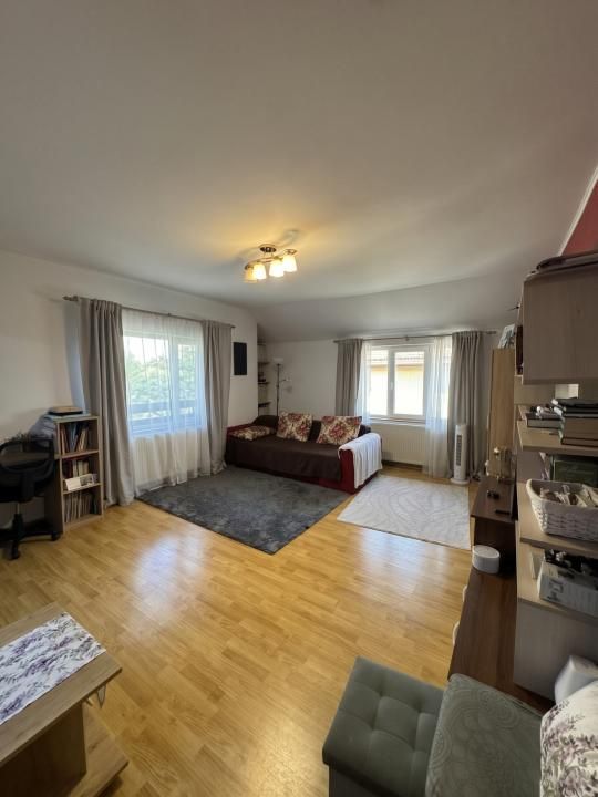 Casă individuală cu 6 camere, 2 garaje și grădină amenajată – Bună Ziua – fotografia 2 din 7