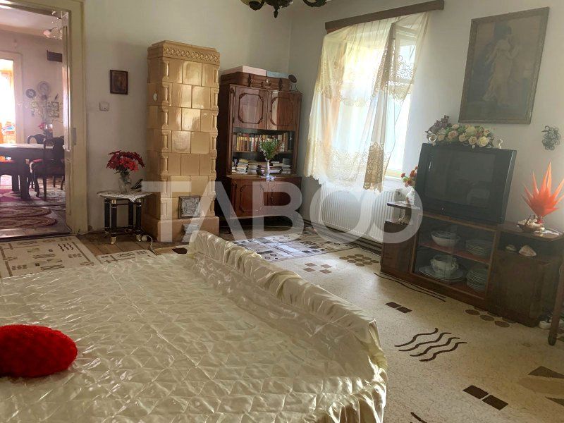 Casa cu 2 camere si gradina de vanzare in Sibiu zona Orasul de jos – fotografia 2 din 19