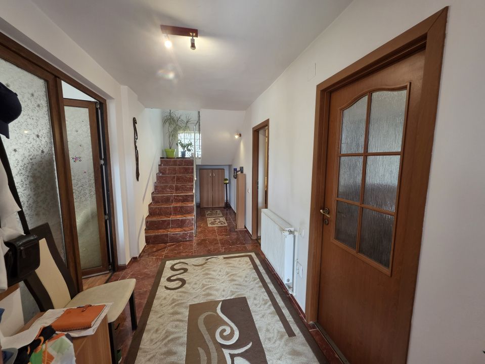 Oportunitate! Vila deosebita, P+M inalta, zona excelenta, Valu lui Traian! – fotografia 3 din 14