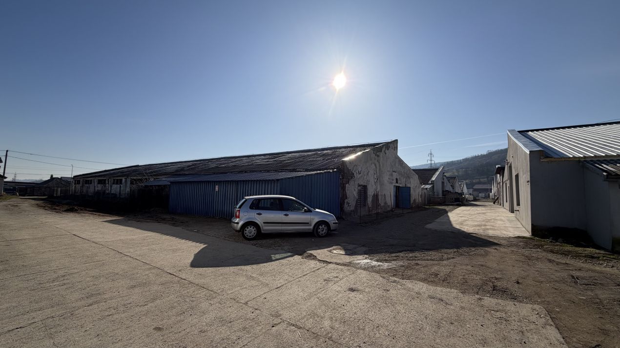 🏭 Hala industrială de vânzare în Beclean, Bistrița-Năsăud – 770 mp teren + cons – fotografia 5 din 6