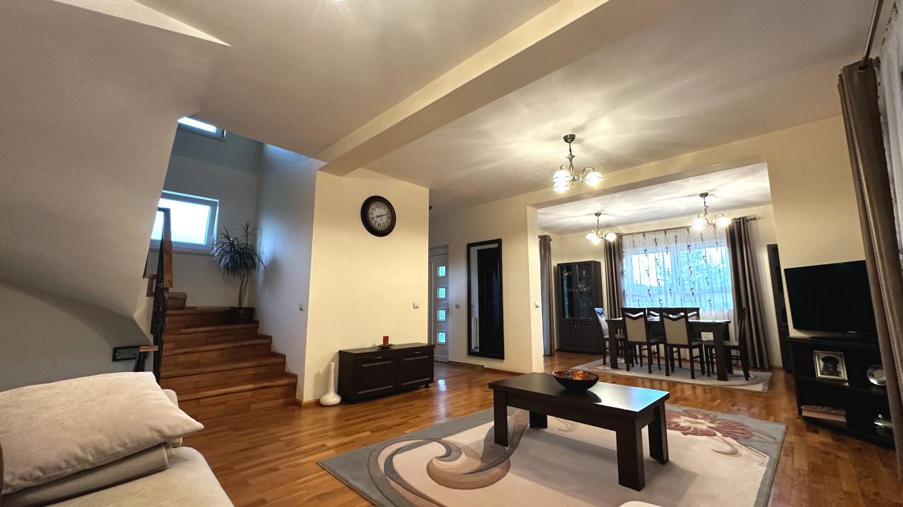 Casă Superba | CETATE Izvorului | 326 mp Teren | Curte | Terasă | Grădină – fotografia 42 din 51