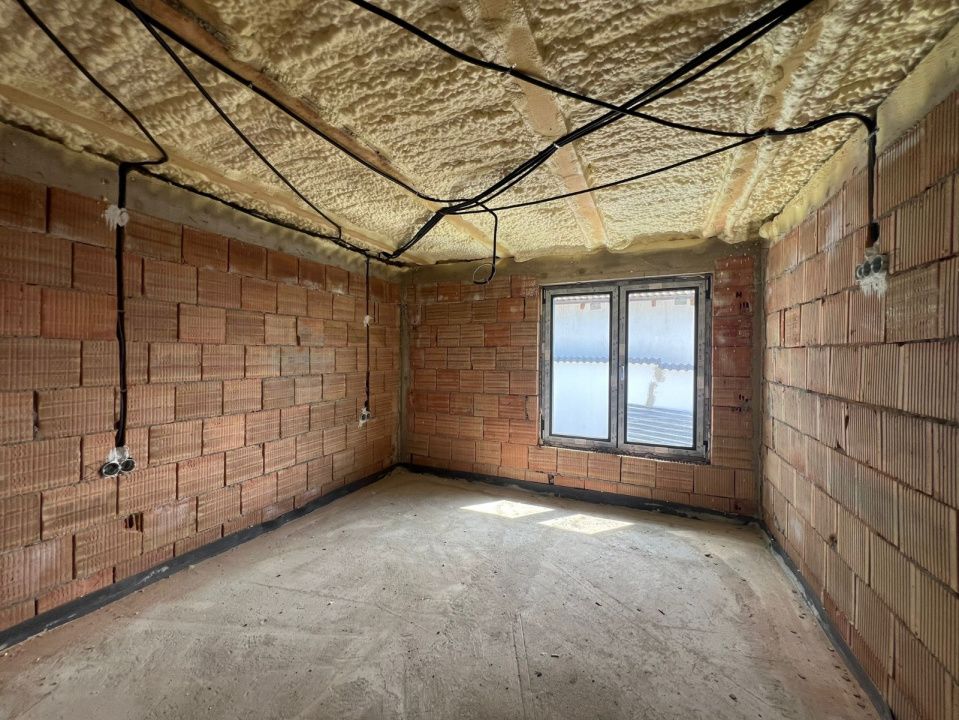 Casa individuala cu 4 camere 2 bai si terasa in Sura Mica – fotografia 10 din 15
