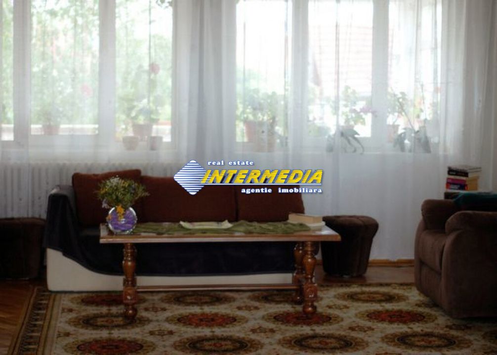 Casa superba de vanzare cu 8 camere in Alba Iulia zona Centrala – fotografia 10 din 13