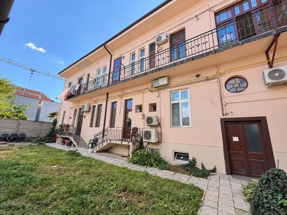 2 apartamente de vanzare in Oradea,cladire istorica,zona centrala – fotografia 1 din 13
