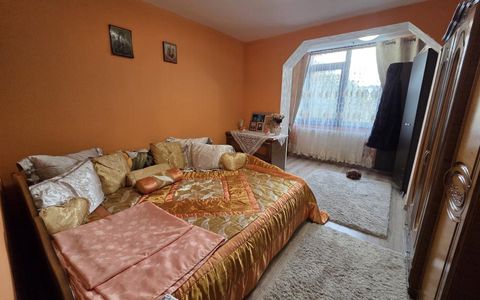 Apartament de 3 camere, decomandat, zona Alexandru cel Bun-Statia Familial