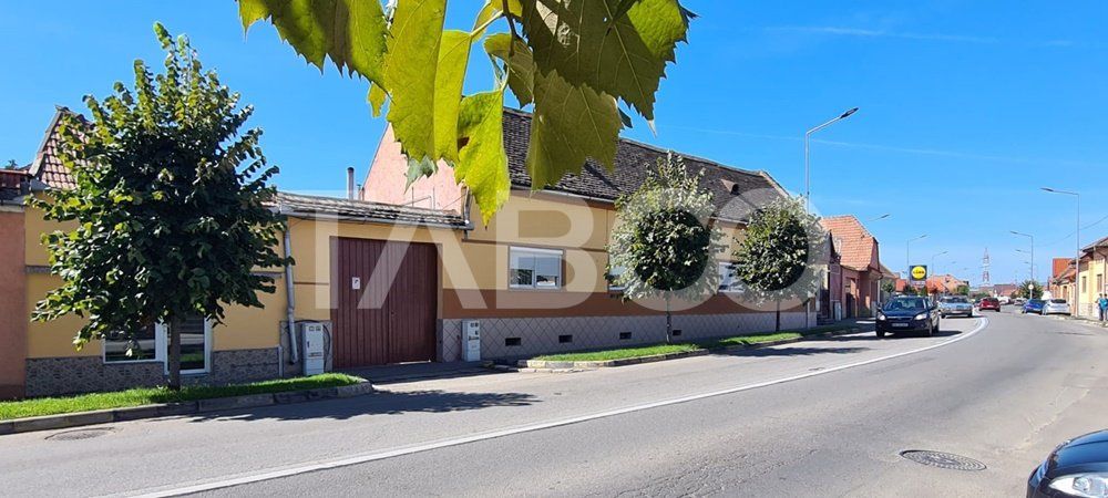 Casa cu spatiu comercial de vanzare in Sebes zona centrala – fotografia 1 din 20