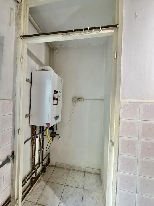 Apartament 4 camere, decomandat, etaj 1, zona Dambovita – fotografia 9 din 15