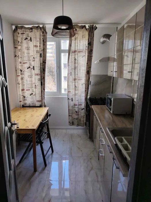Apartament 3 camere Titan/ Costin Georgian/ Minis/ bloc 4 etaje – fotografia 4 din 5