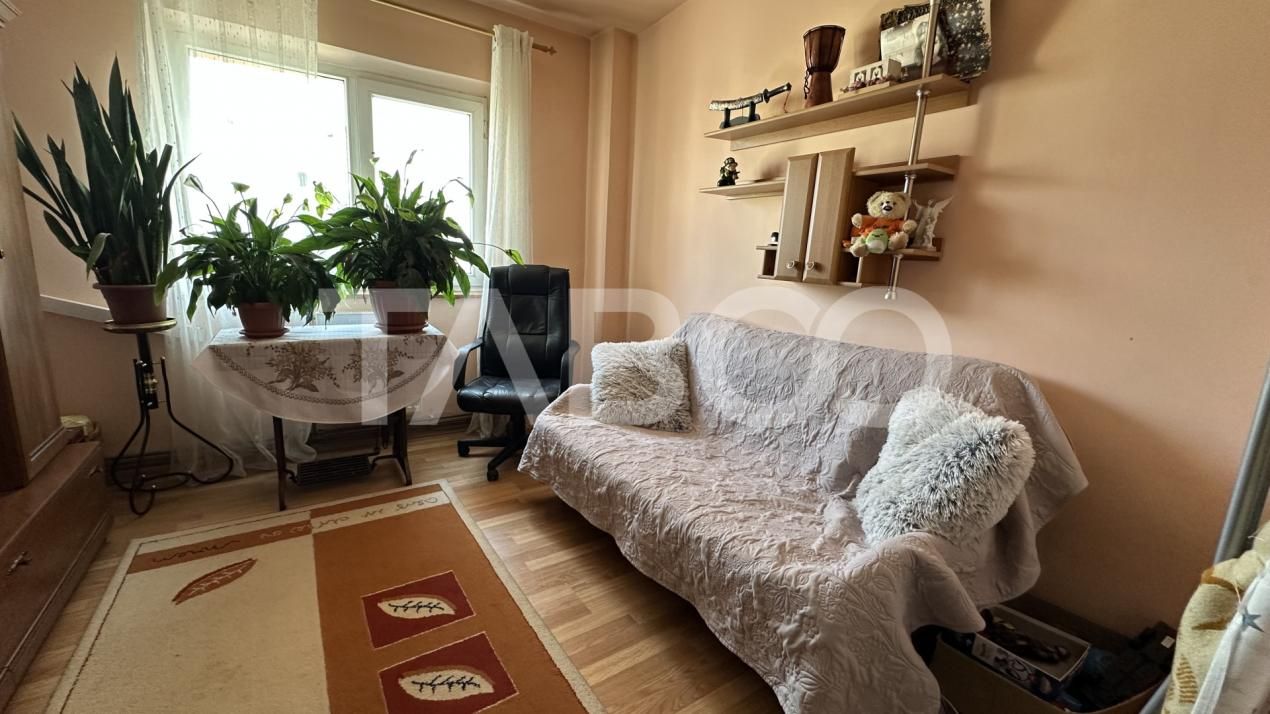 Apartament  4 camere 2 ba in bloc cu lift pivnita Mihai Viteazul Sibiu – fotografia 1 din 16