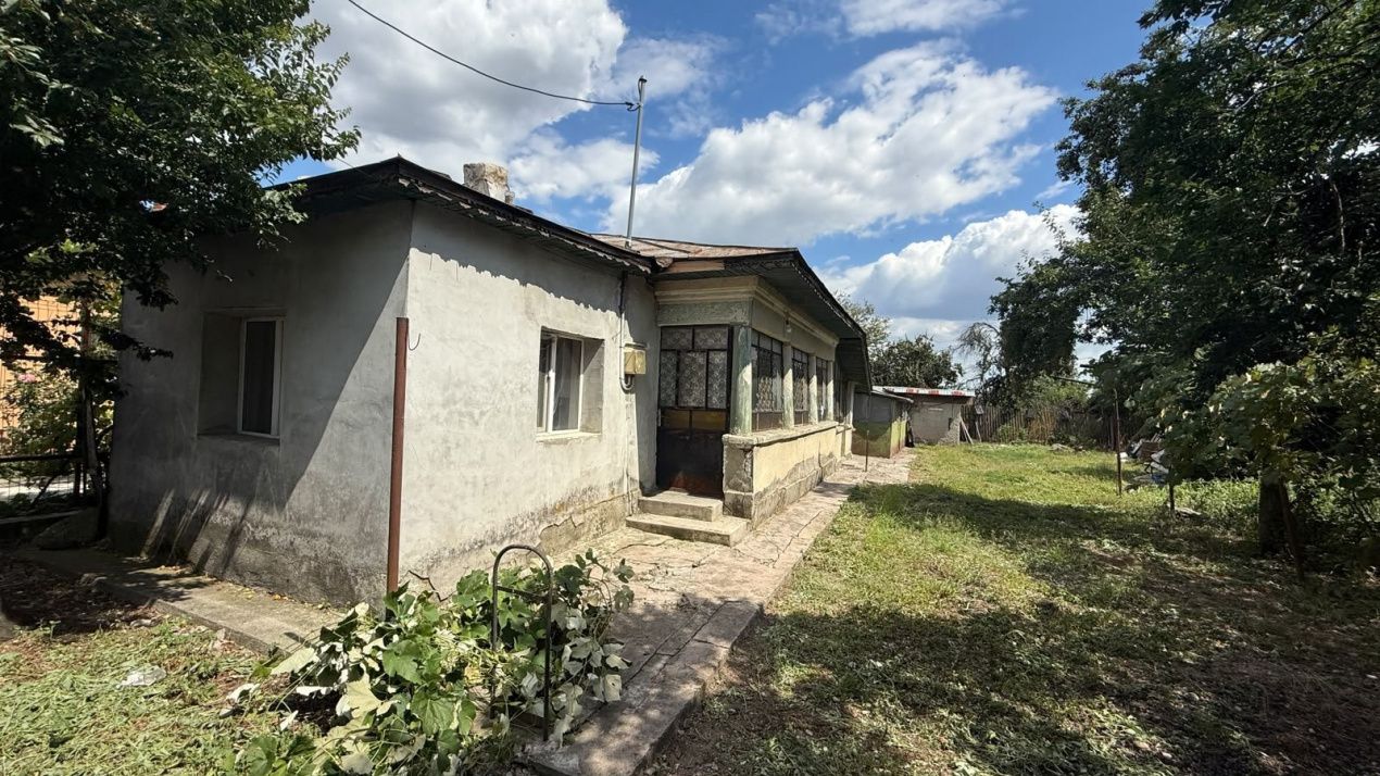 Casa rurala cu gradina mare, langa Bucuresti – fotografia 1 din 8