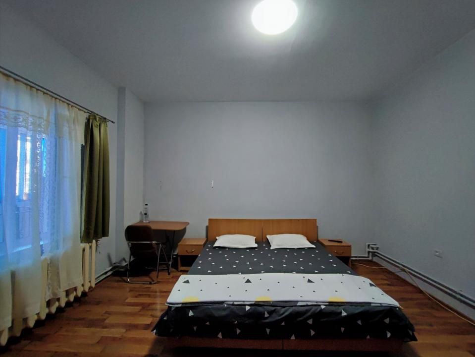 Garsoniere de inchiriat in zona Centru, str. Stefan cel Mare, utilitati incluse – fotografia 1 din 9