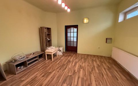 Apartament la curte comuna, 2 camere, 48 mp utili si teren 550 mp - Mehala