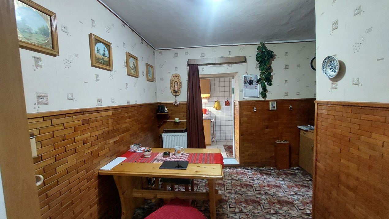 Apartament 3 camere Decomandate 76 mp parter inalt cu 2 Bai Balcon CETATE Piata – fotografia 4 din 9