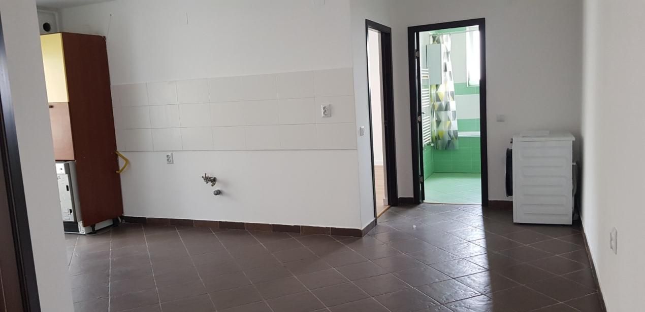 Aparatment cu 3 camere ,etaj intermediar, zona Eroilor – fotografia 8 din 9