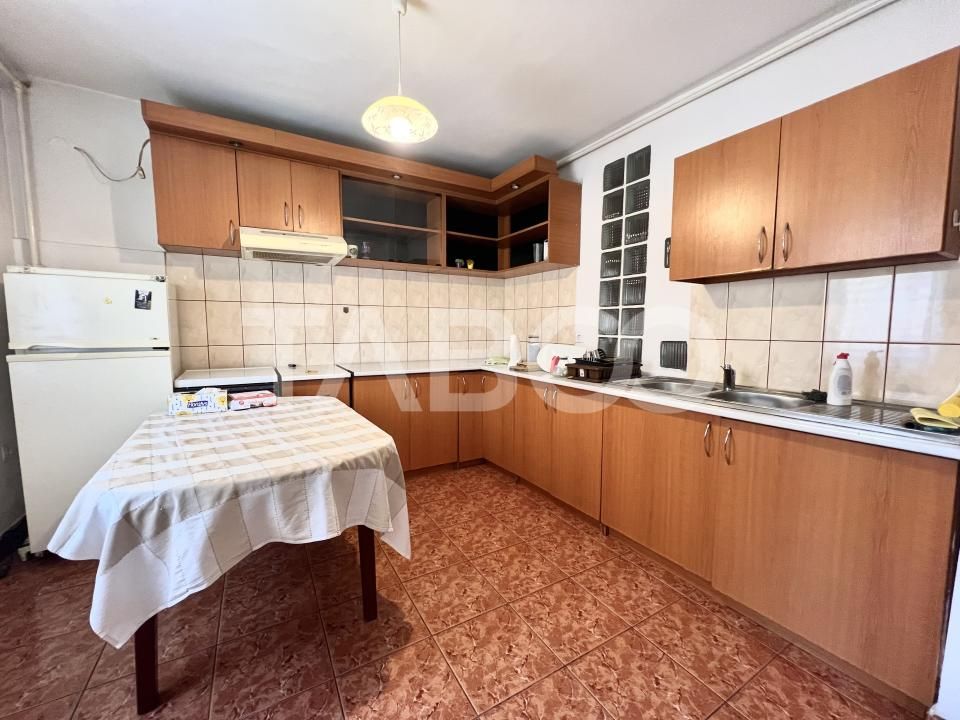 Apartament cu 3 camere de vanzare cu boxa si lift in Manastur zona BIG – fotografia 7 din 11