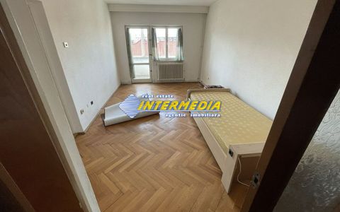 Apartament 3 camere etaj 2 +garaj + boxa in Cetate zona Caroline