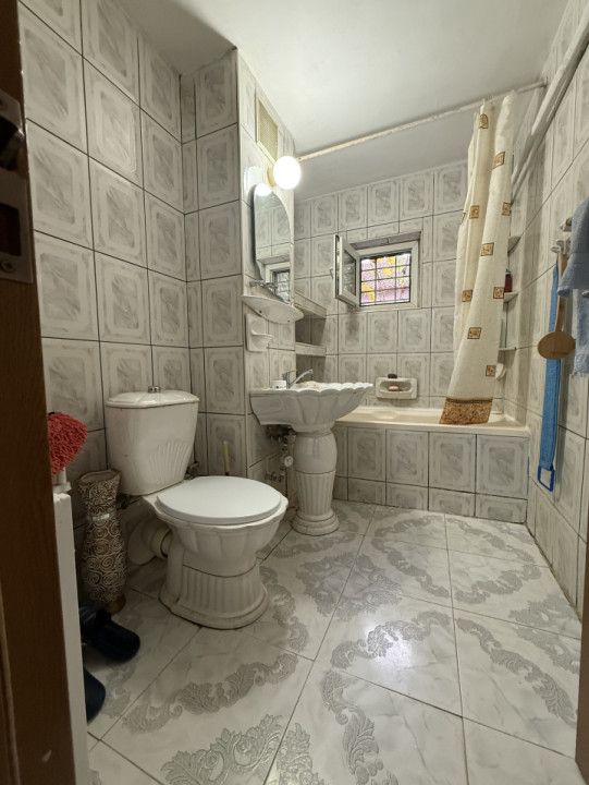 Apartament cu 3 camere, decomandat, 95 mp, parter - Girocului – fotografia 5 din 10