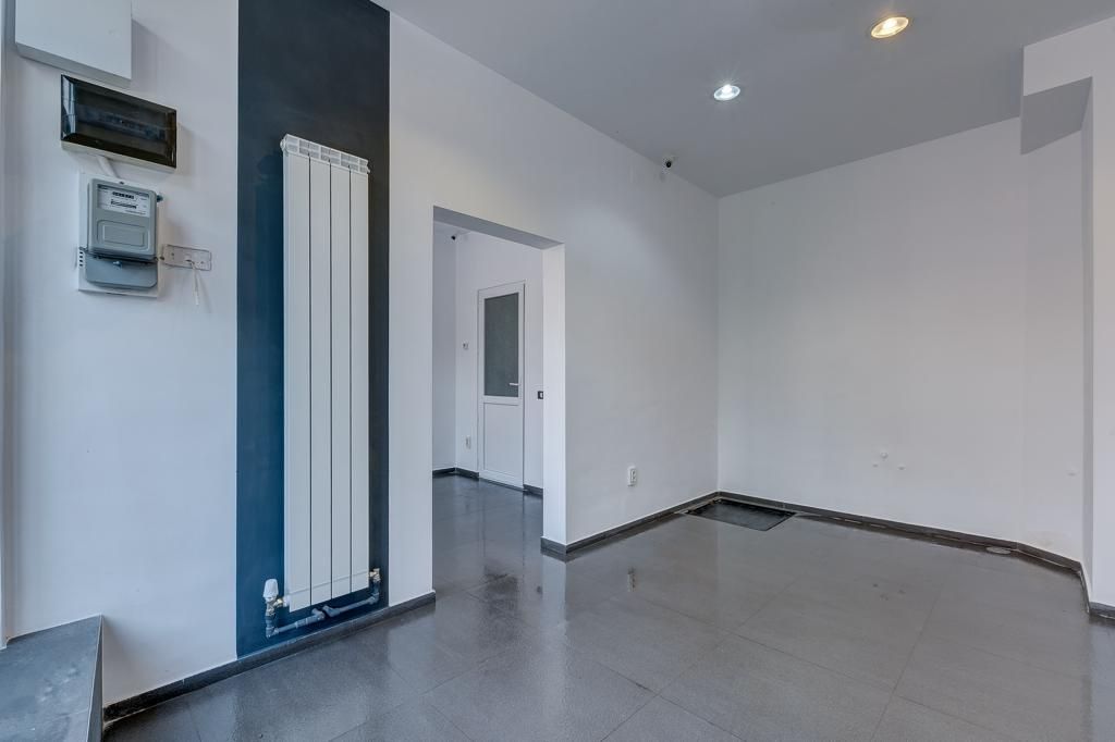 Spatiu comercial | Lizeanu | 2 Vitrine | Centrala – fotografia 4 din 10