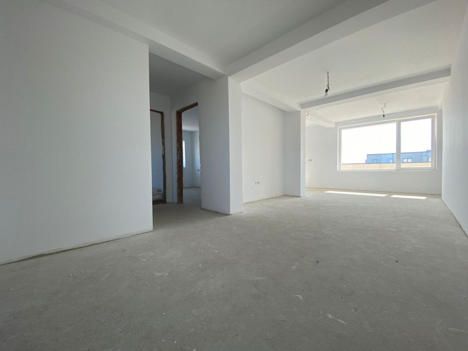 Penthouse 3 camere, decomandat,81 mp utili, etaj 3- zona Torontalului – fotografia 3 din 12