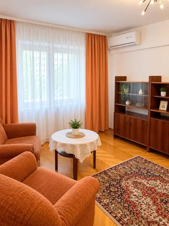 Apartament cu 3 camere, 2 bai, in Centru Civic, vintage, langa Palas – fotografia 1 din 6