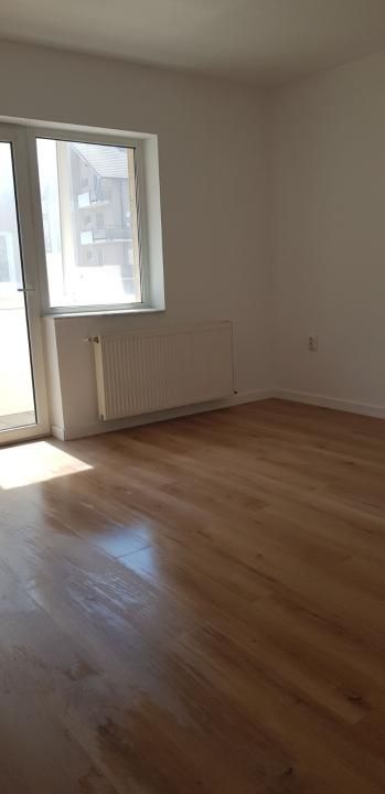 Aparatment cu 3 camere ,etaj intermediar, zona Eroilor – fotografia 2 din 9