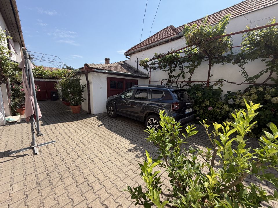 Sebeș Centru – Casă cu suflet 7 Camere 700 mp Teren 2 Garaje Curte Gradină – fotografia 16 din 37