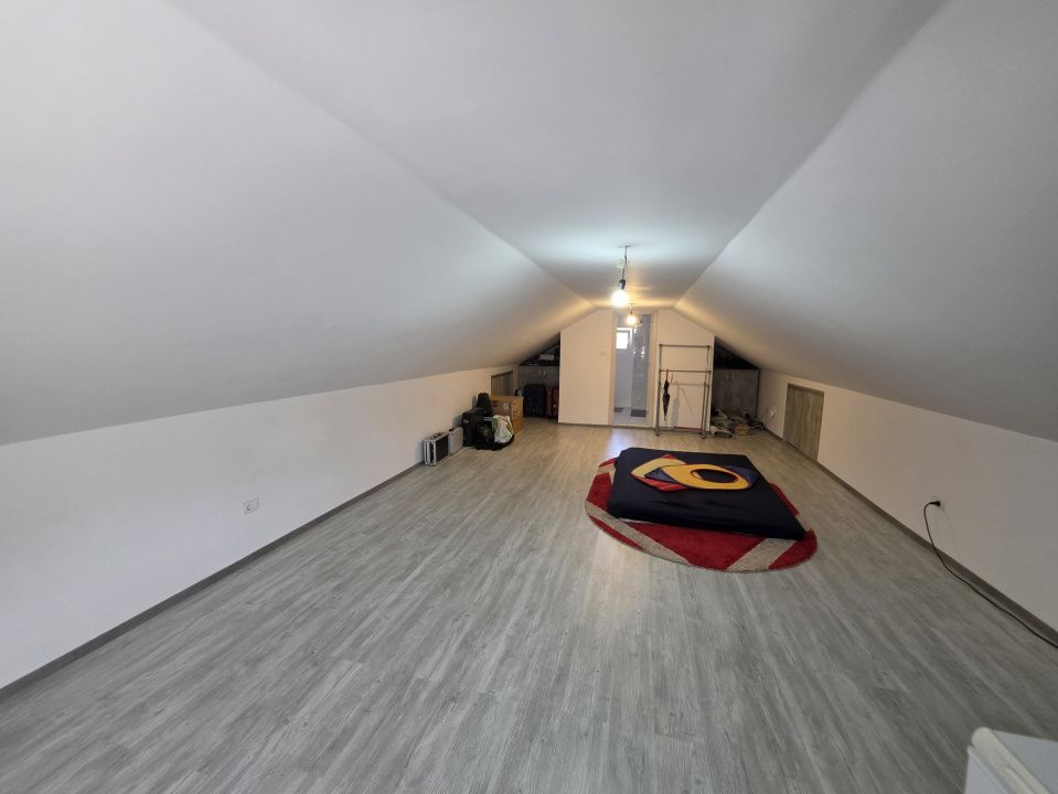 Oportunitate! Casa la sol cu pod amenajat, 4 camere, mobilata utilata, Valu Tr! – fotografia 9 din 12