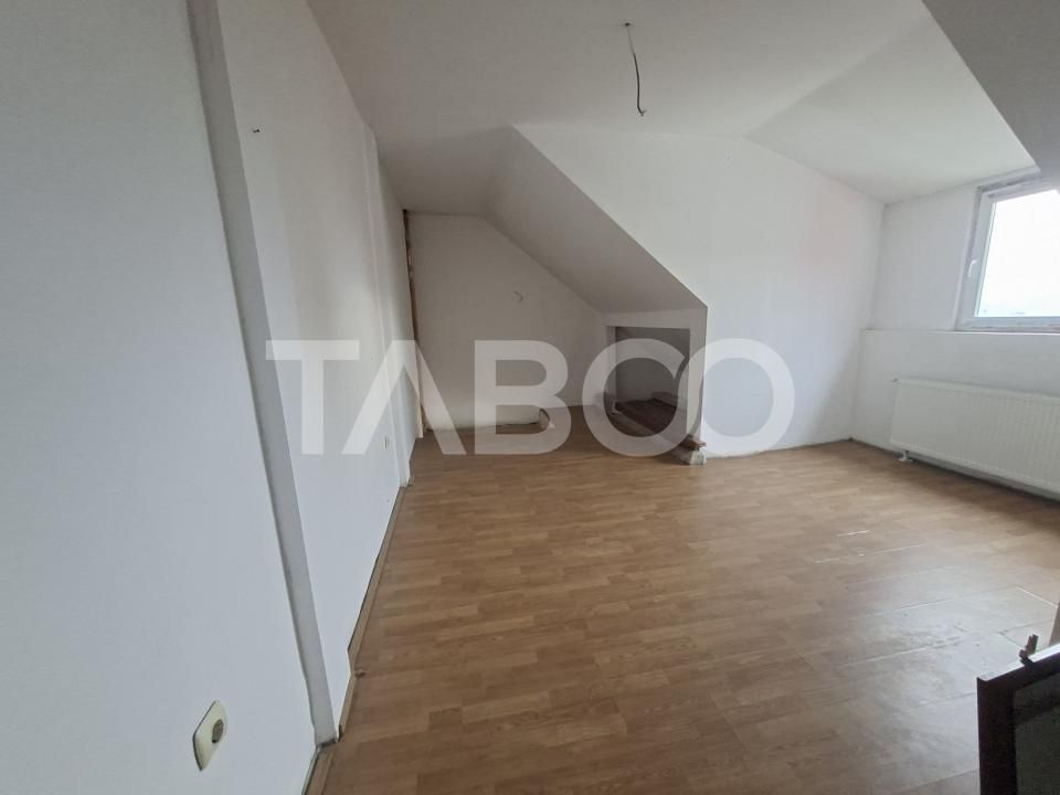 Apartament la mansarda de vanzare 3 camere Vasile Aaron – fotografia 7 din 11