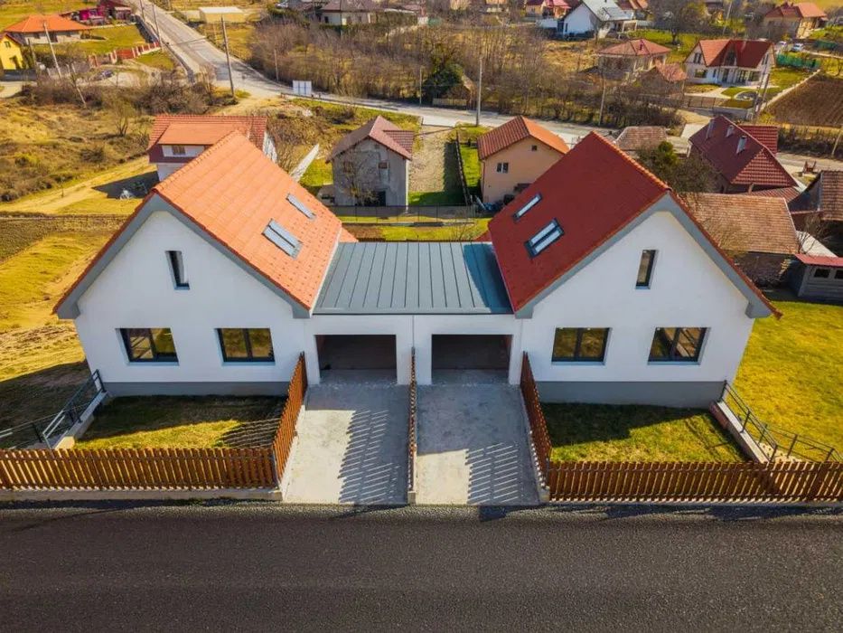Casă cuplată prin garaj în Sălicea, 245 mp utili, teren 523 mp – fotografia 3 din 9