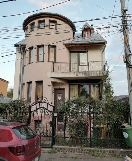 Casa 4 camere de inchiriat | Herastrau | Centrala | Parcare | Metrou | Mobilat – fotografia 1 din 8