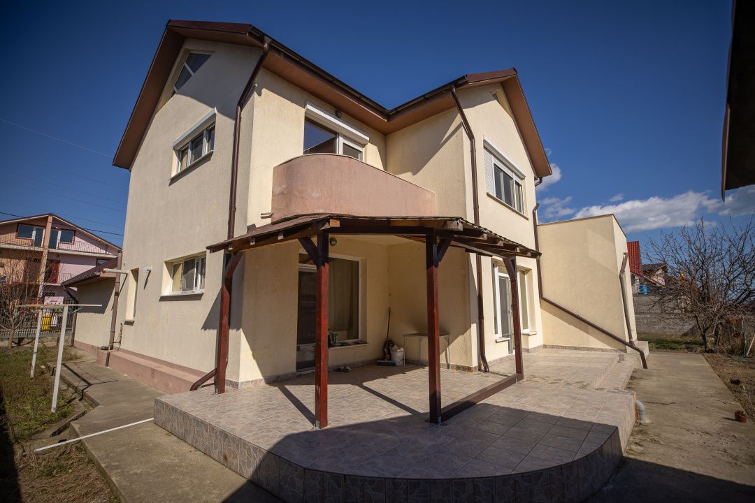 Casă P+1 de vânzare în Năvodari – 250 mp utili, teren 558 mp │Comision 0% – fotografia 1 din 45